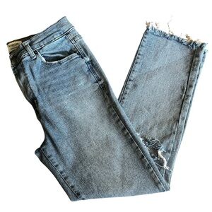Kensie Jeans Women’s Size 6 / 28 Cropped Distressed Slim Straight Blue Denim